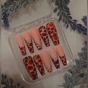 Giraffe XL Petite Print Press-On Nails